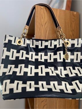 Tommy Hilfiger Navy and White Chain-Pattern Tote Bag
